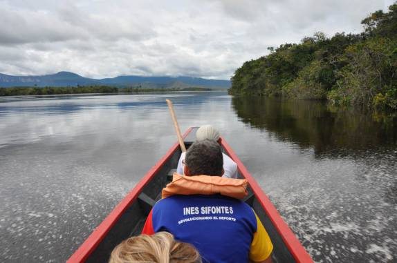 Início da jornada de barco para o Salto Angel, região de Canaima, no sul da Venezueka